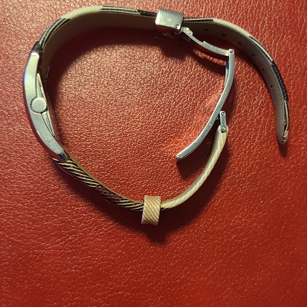 Burberry watch - Picture 2 of 3
